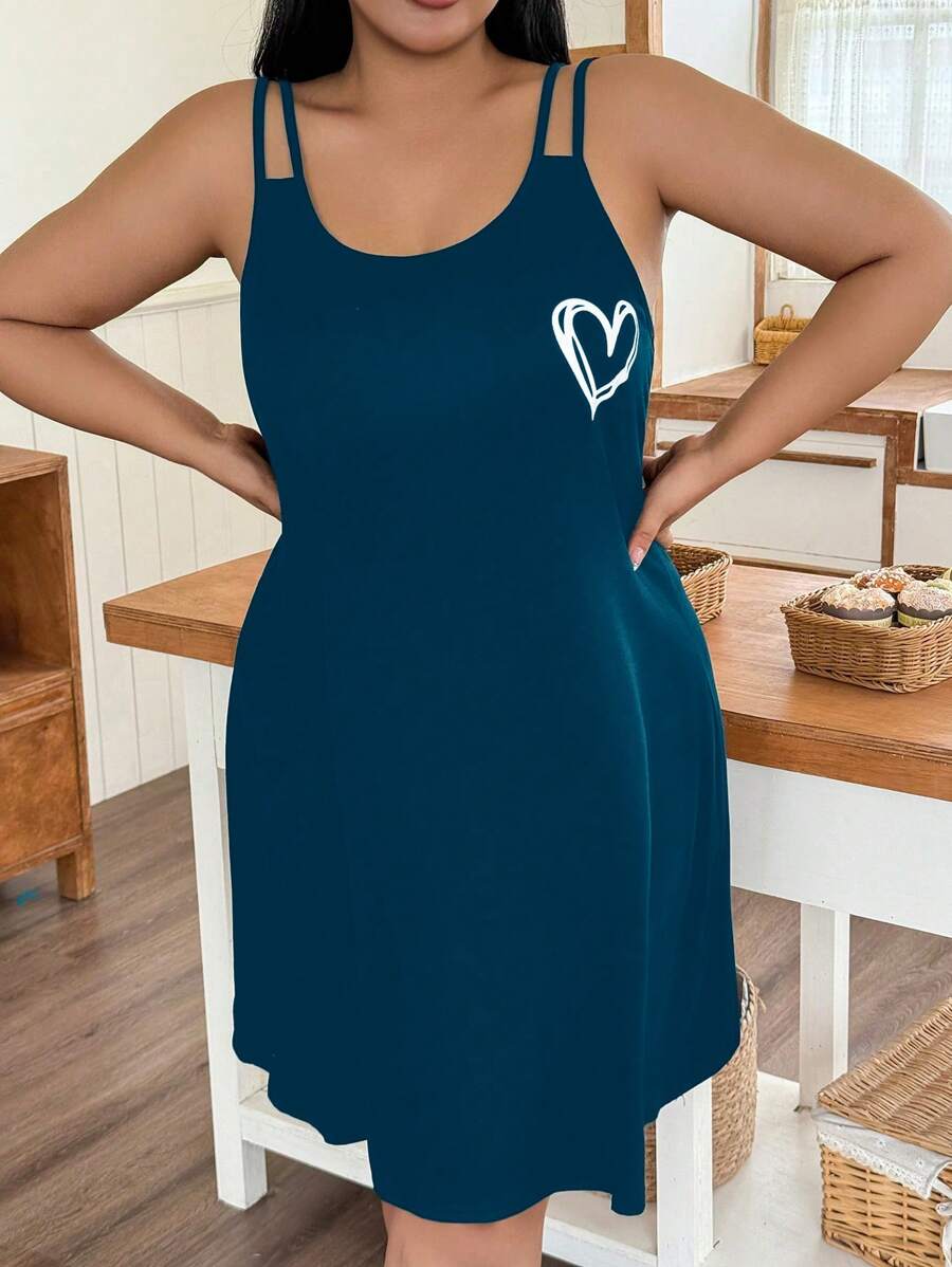 Ležerna spavaćica na bretele sa printom srca, plus size