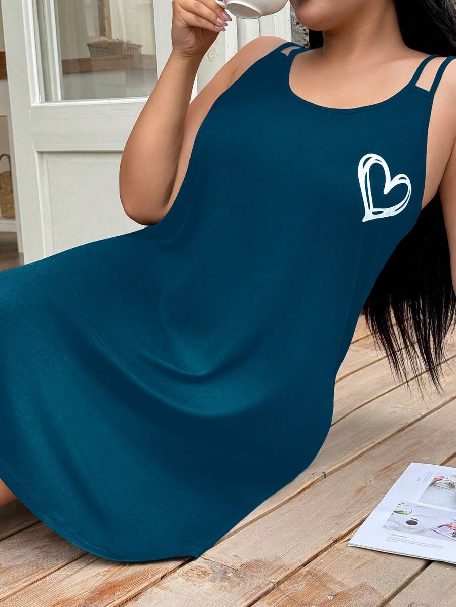 Ležerna spavaćica na bretele sa printom srca, plus size