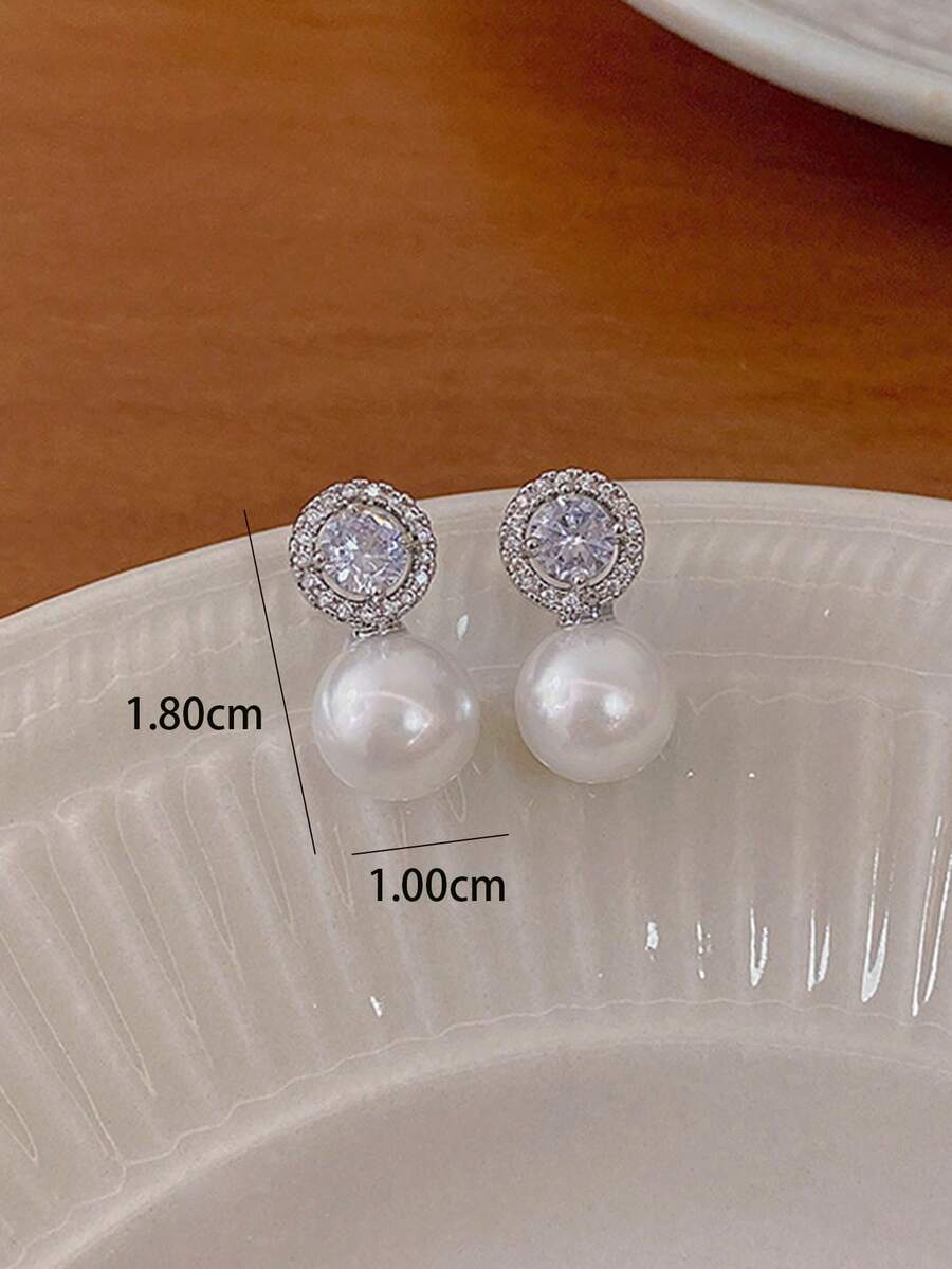 1 par elegantnih minđuša sa mašnom