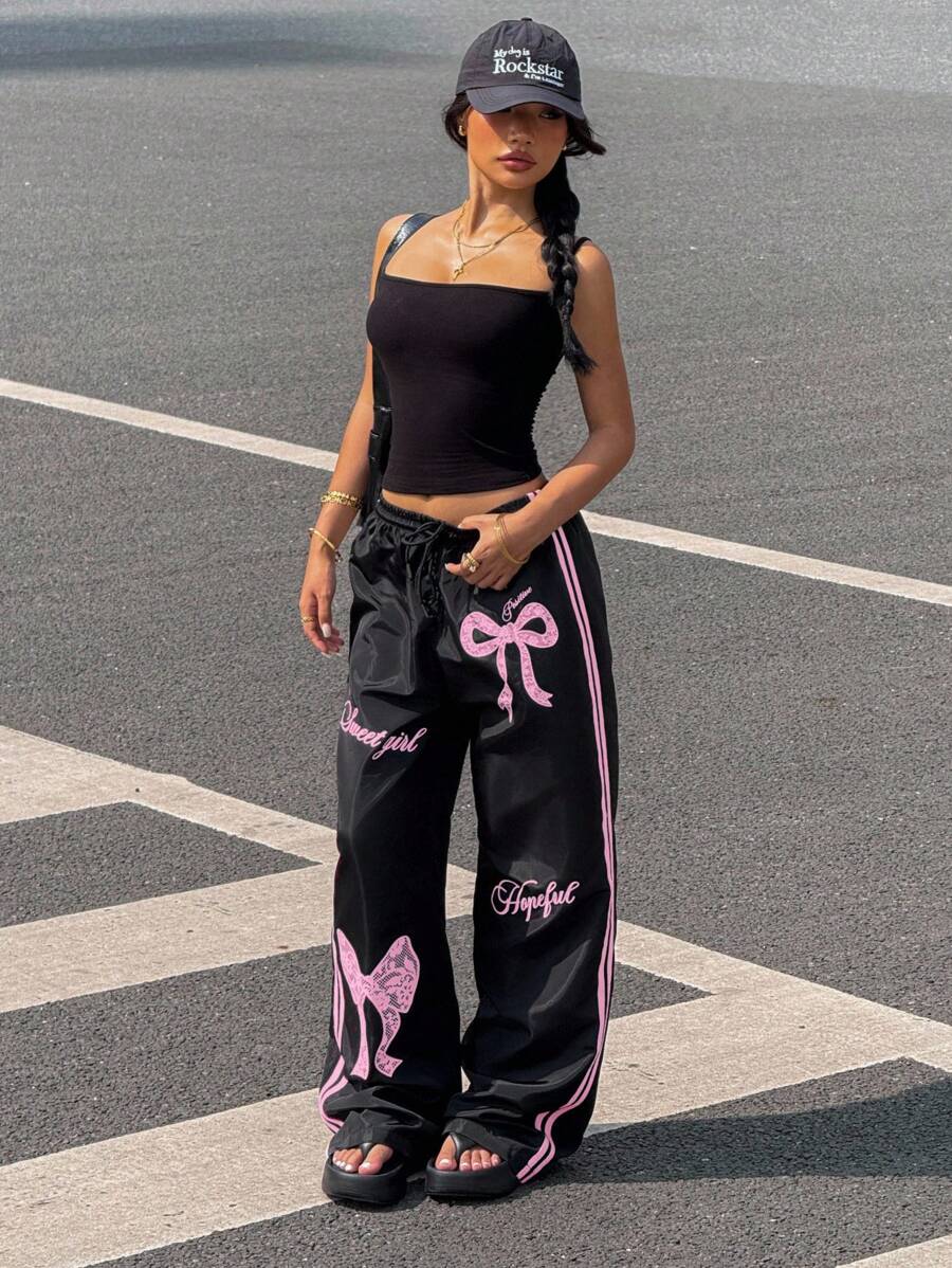 Pantalone širokih nogavica sa roze printom mašne