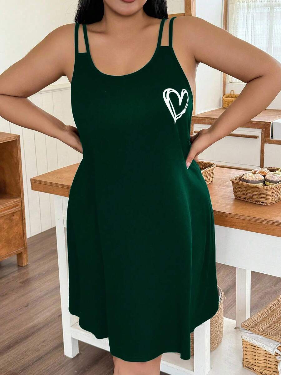 Ležerna spavaćica na bretele sa printom srca, plus size