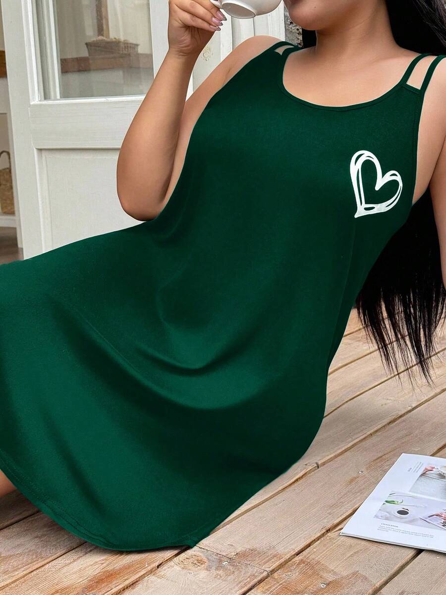 Ležerna spavaćica na bretele sa printom srca, plus size