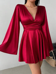 Elegantna Mini Haljina – Ruffles Twist Halter sa V-Izrezom