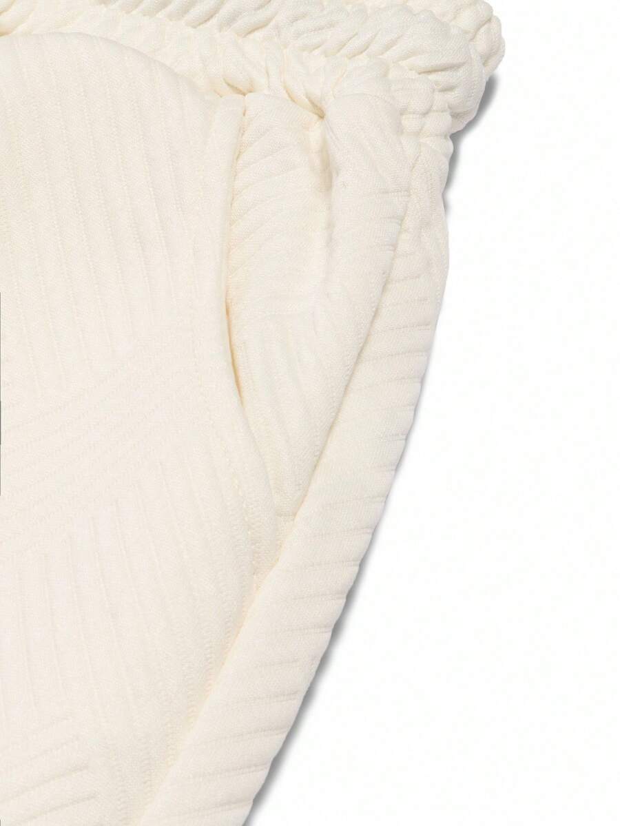 Muške letnje ležerne kratke pantalone sa teksturiranim materijalom i pertlom u struku