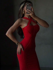 Seksi crna rebrasta uska haljina srednje dužine