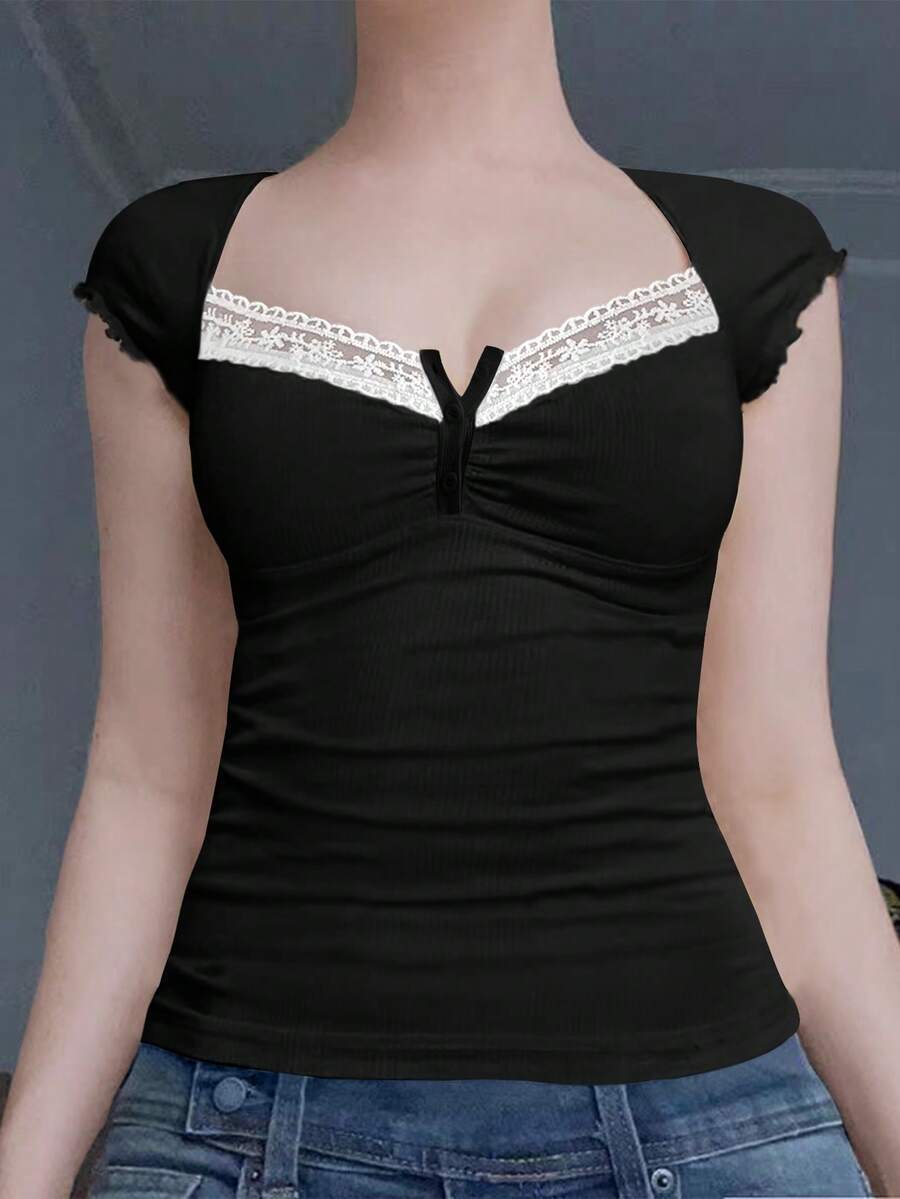 Ženska letnja majica sa čipkastim umetkom i kvadratnim izrezom – slim fit