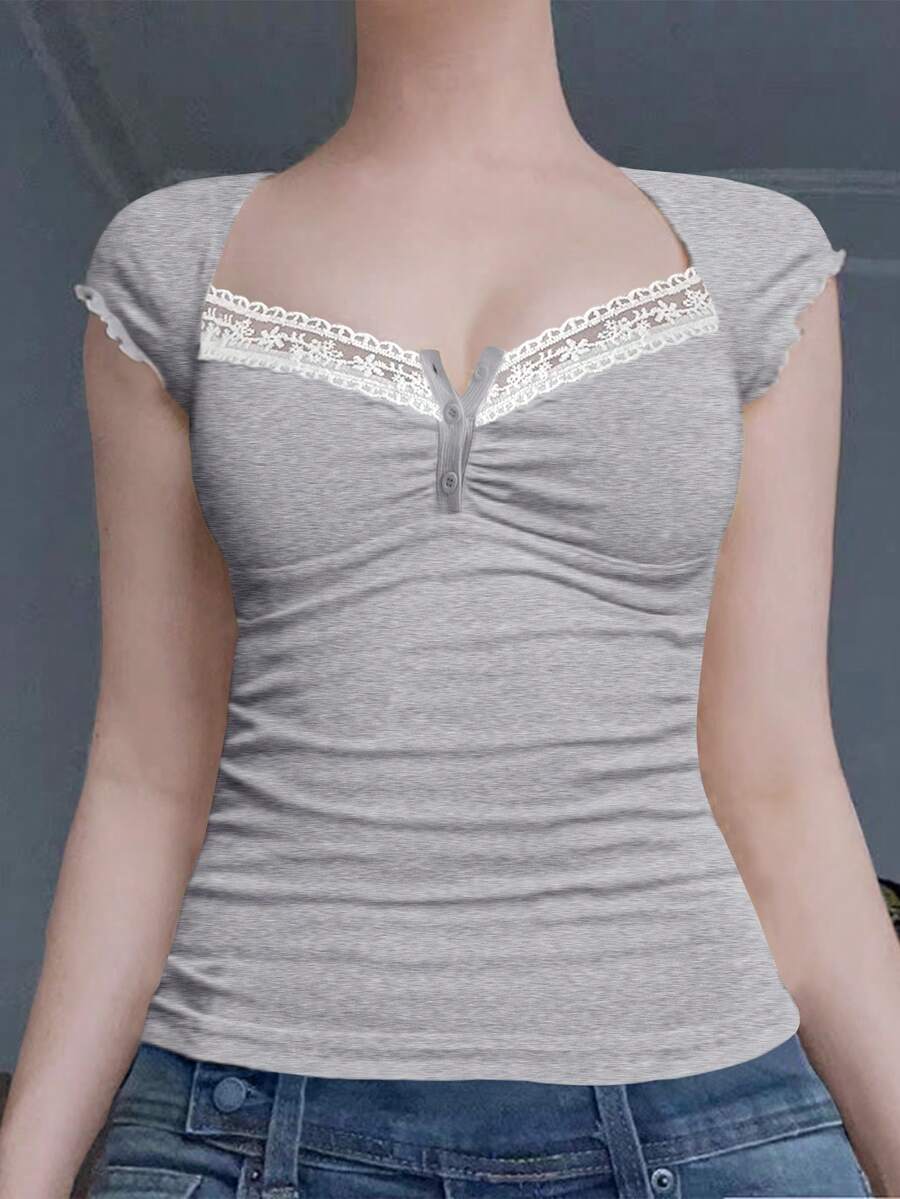 Ženska letnja majica sa čipkastim umetkom i kvadratnim izrezom – slim fit