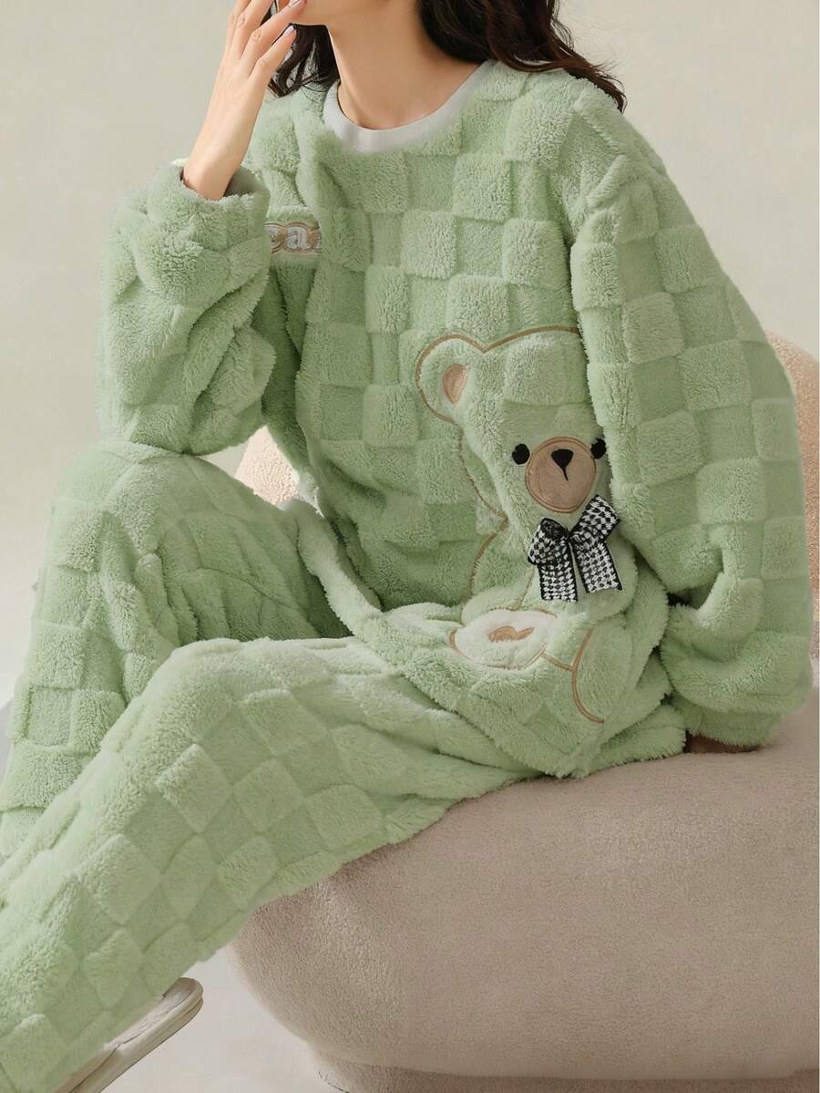 Slatke prugaste pufnaste pidžame sa dezenom meda, udobna vuna i flanel