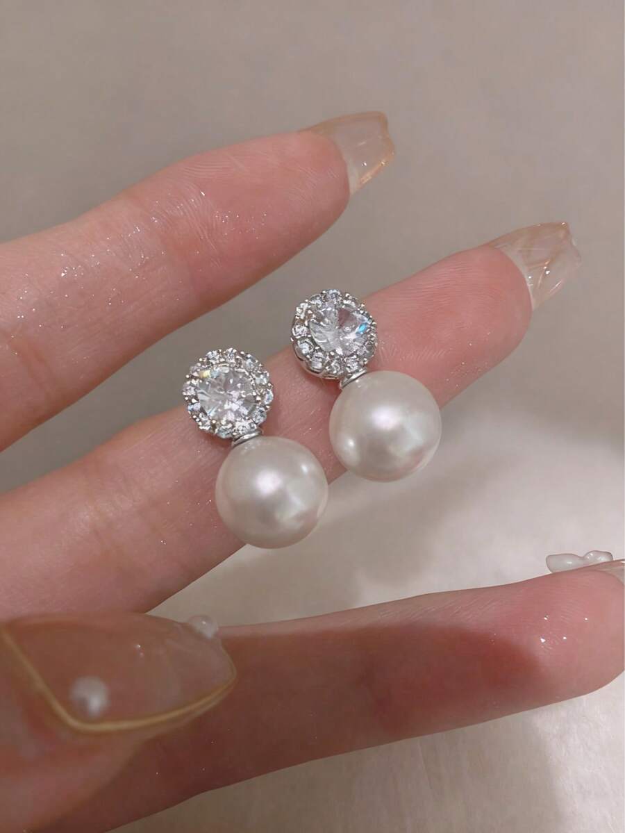 1 par elegantnih minđuša sa mašnom
