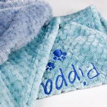 1pc Personalized Pet Embroidered Fleece Blanket, Name & Paw Print, Warm & Soft For Dog Sleep & Daily Use, For Christmas, New Year, Memento, For Home & Outdoor, Rainbow Bridge Gift, For Pet Lovers