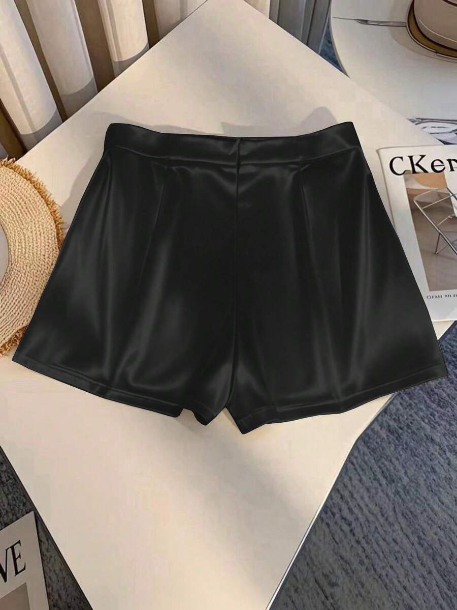 Ženski kratki šorts  sa dekoracijom lanca