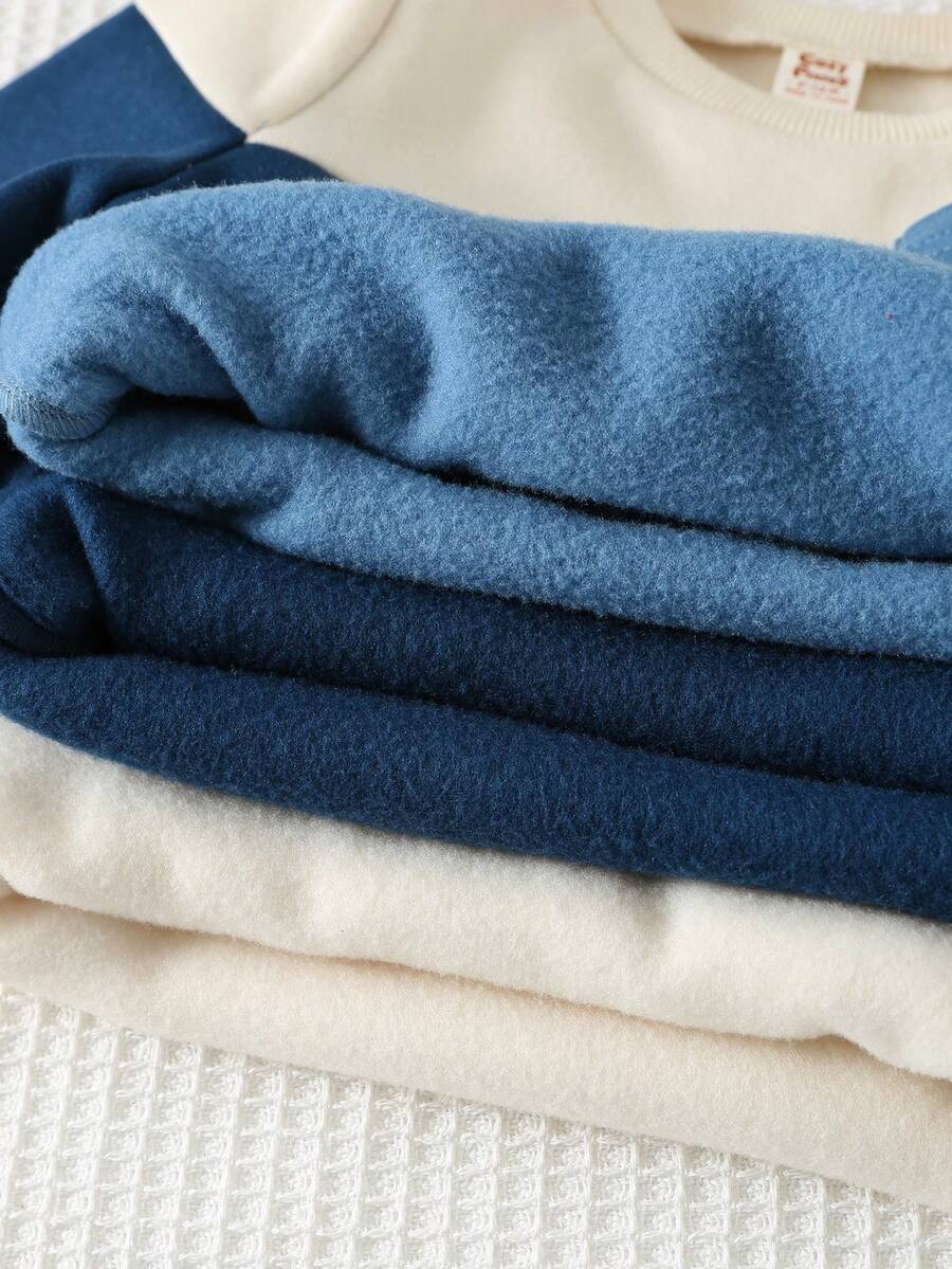 6-delni set za bebe sa pletenim puloverom  mekim okruglim izrezom i dugim rukavima, uz duge pantalone sa elastičnim strukom