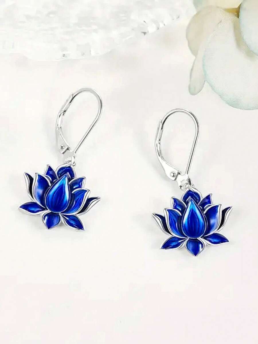 1 par lepih visećih minđuša u obliku lotosa