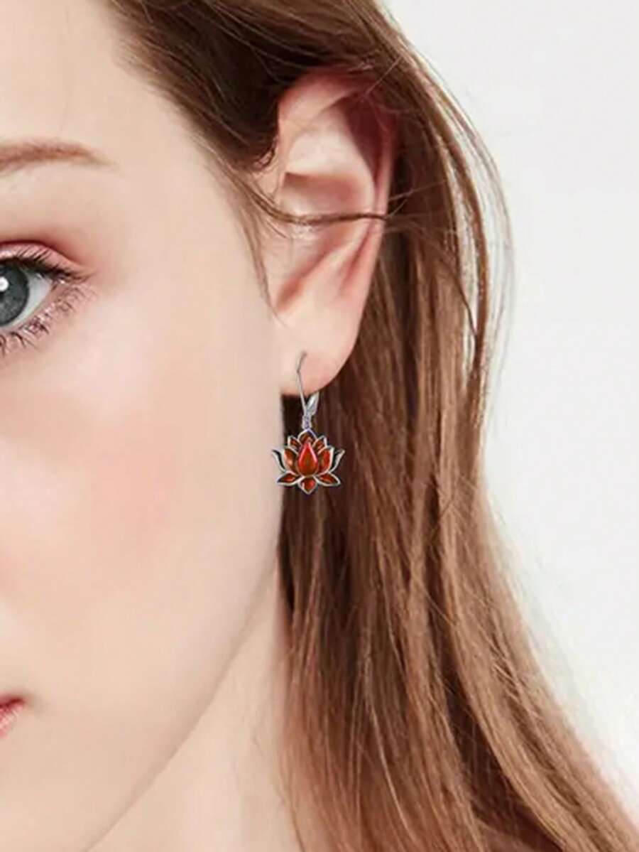 1 par lepih visećih minđuša u obliku lotosa