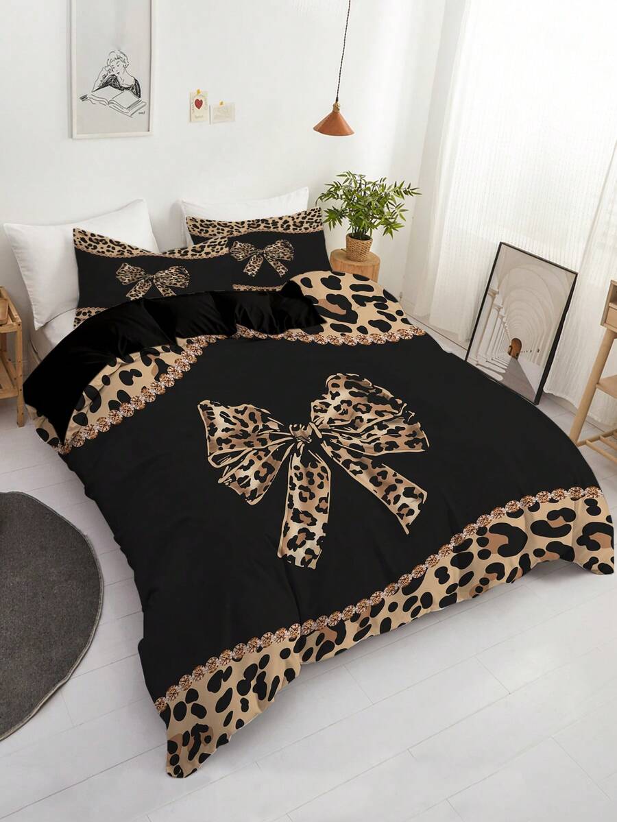 Set posteljine sa leopard printom i mašnom, 3 komada (1 navlaka za jorgan + 2 jastučnice, jorgan nije uključen)