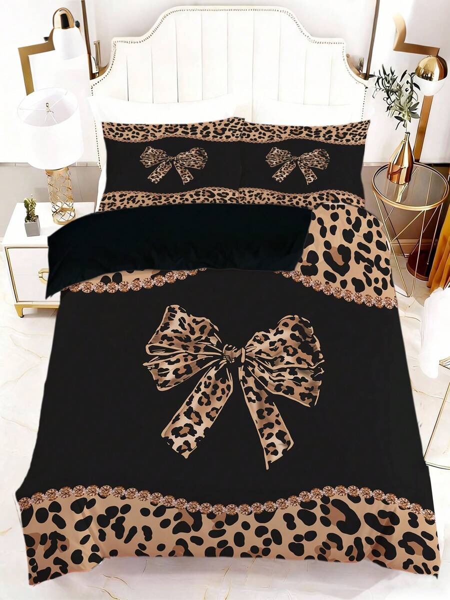 Set posteljine sa leopard printom i mašnom, 3 komada (1 navlaka za jorgan + 2 jastučnice, jorgan nije uključen)
