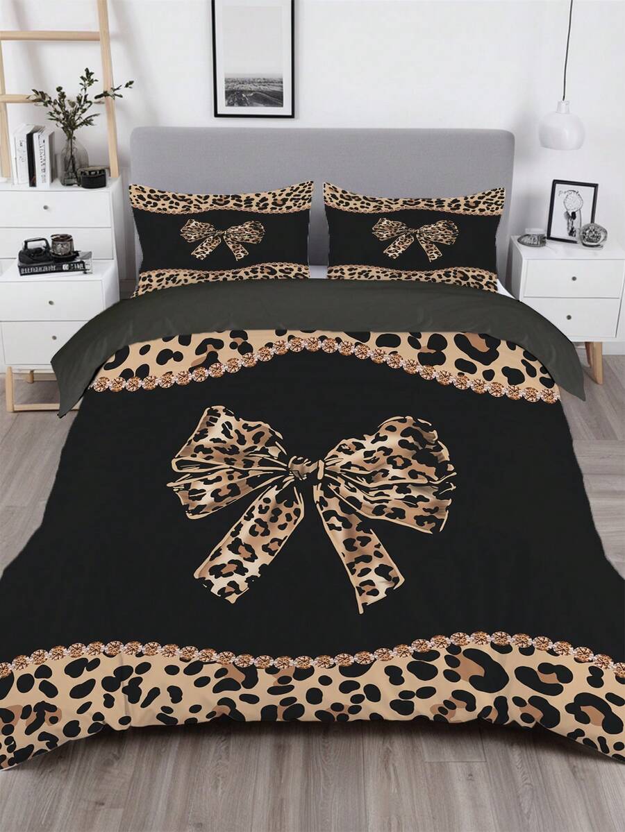 Set posteljine sa leopard printom i mašnom, 3 komada (1 navlaka za jorgan + 2 jastučnice, jorgan nije uključen)