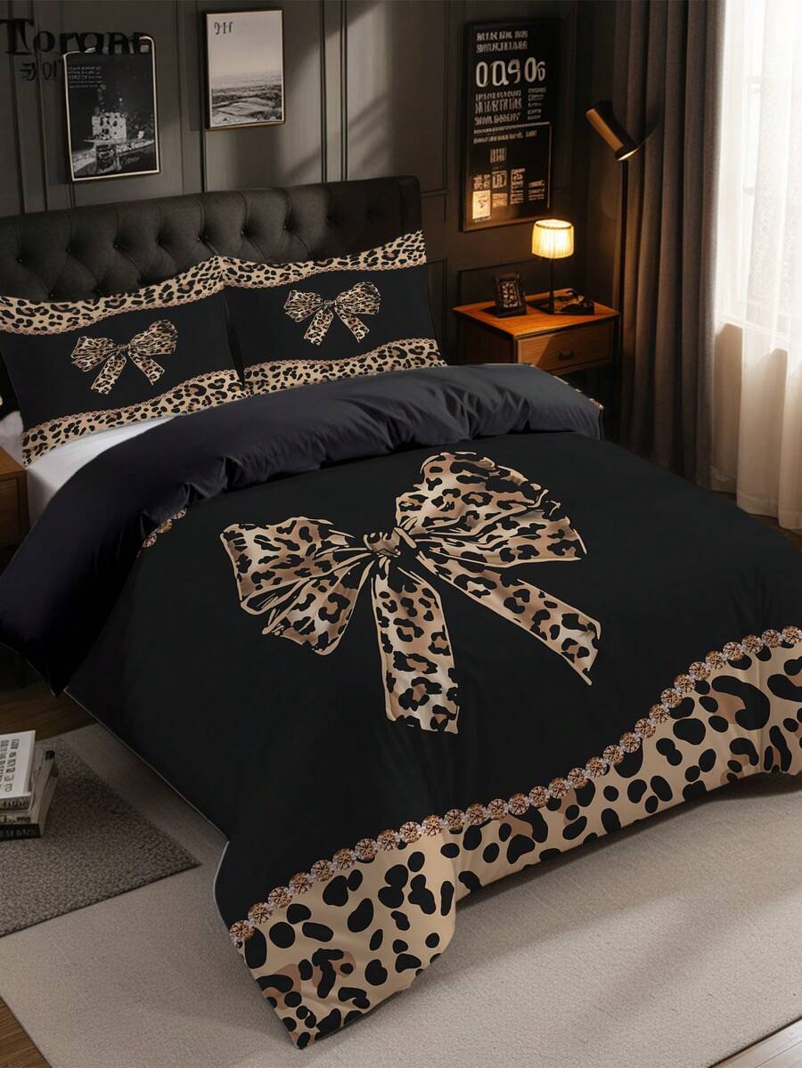 Set posteljine sa leopard printom i mašnom, 3 komada (1 navlaka za jorgan + 2 jastučnice, jorgan nije uključen)