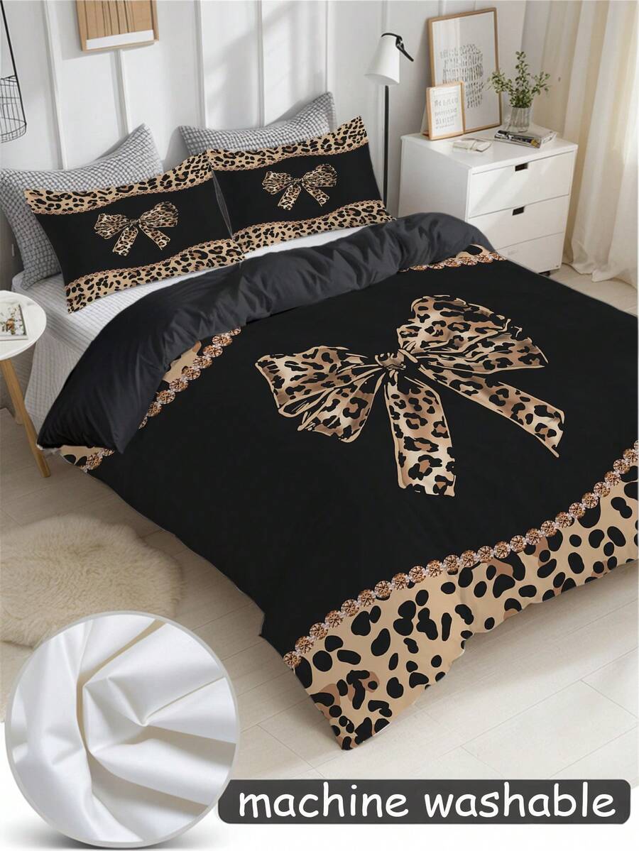 Set posteljine sa leopard printom i mašnom, 3 komada (1 navlaka za jorgan + 2 jastučnice, jorgan nije uključen)