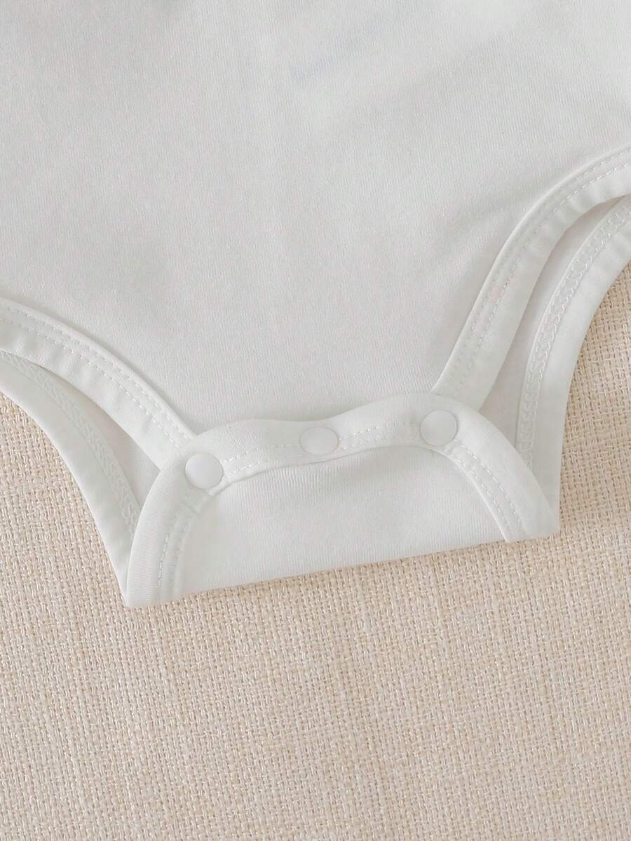 Set od 3 komada za dečaka: slatka ležerna prsluk-majica, duge pantalone i romper sa leptir mašnom