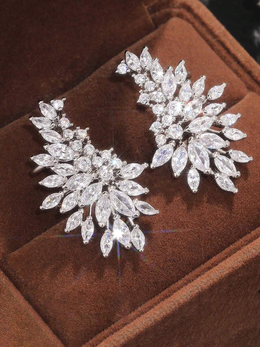 1 par luksuznih i elegantnih ženskih minđuša