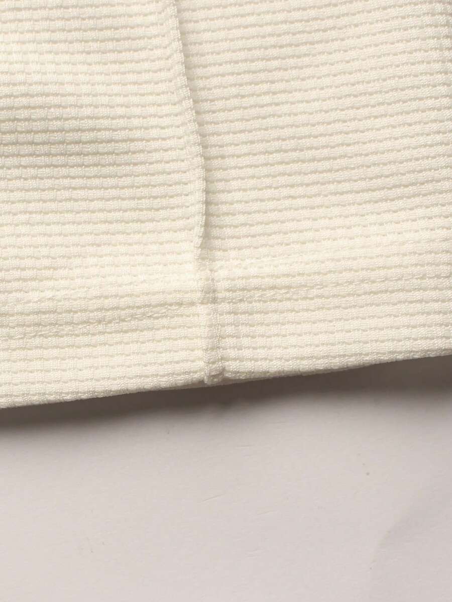Letnji set sa polo majicom kratkih rukava  i ležernim pantalonama sa kosim džepovima