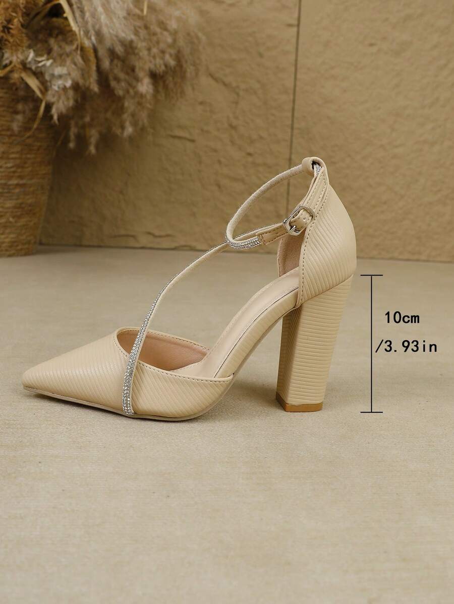 Ženske cipele sa špicastim vrhom i stiletto potpeticom, elegantne
