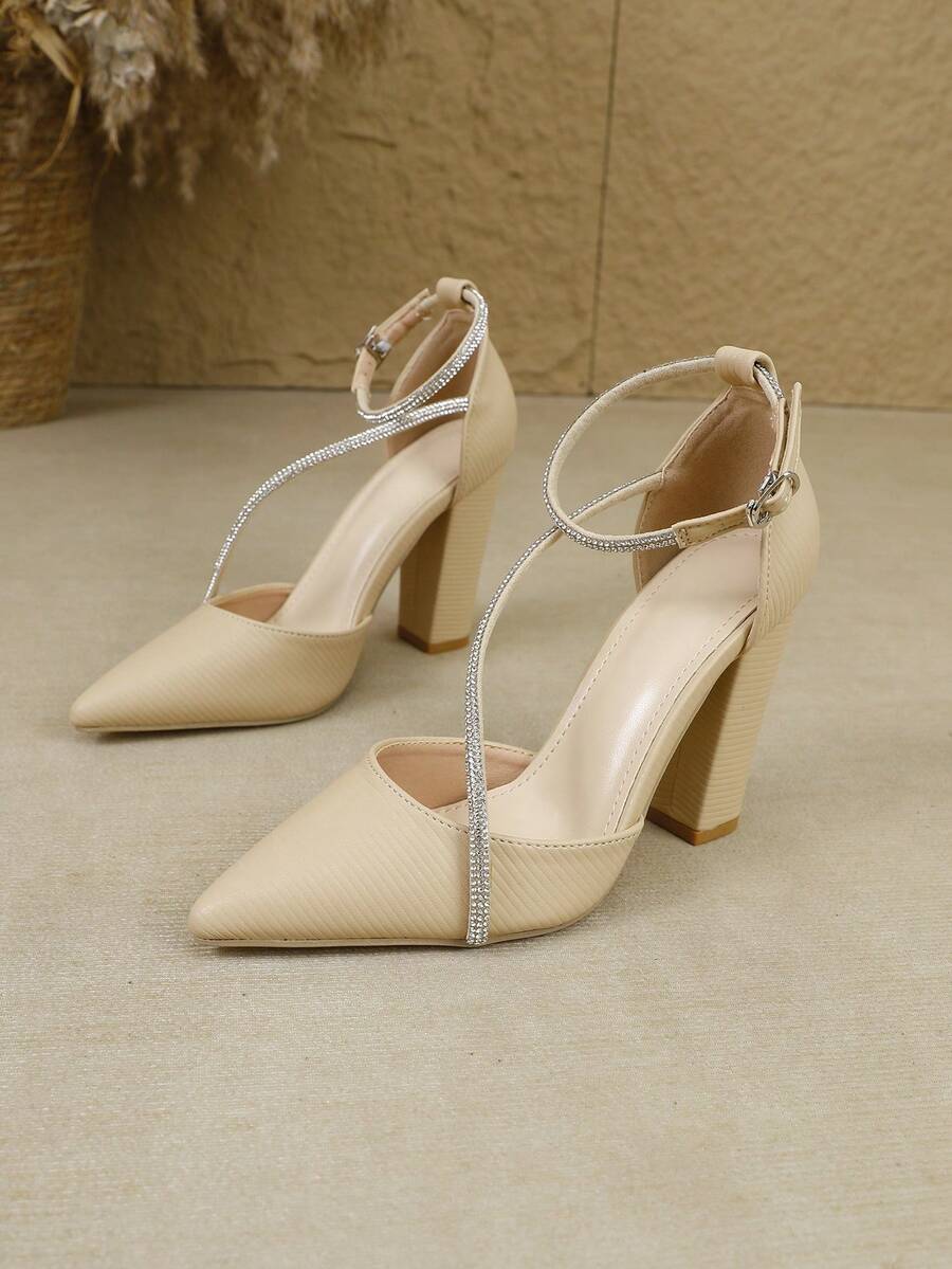 Ženske cipele sa špicastim vrhom i stiletto potpeticom, elegantne