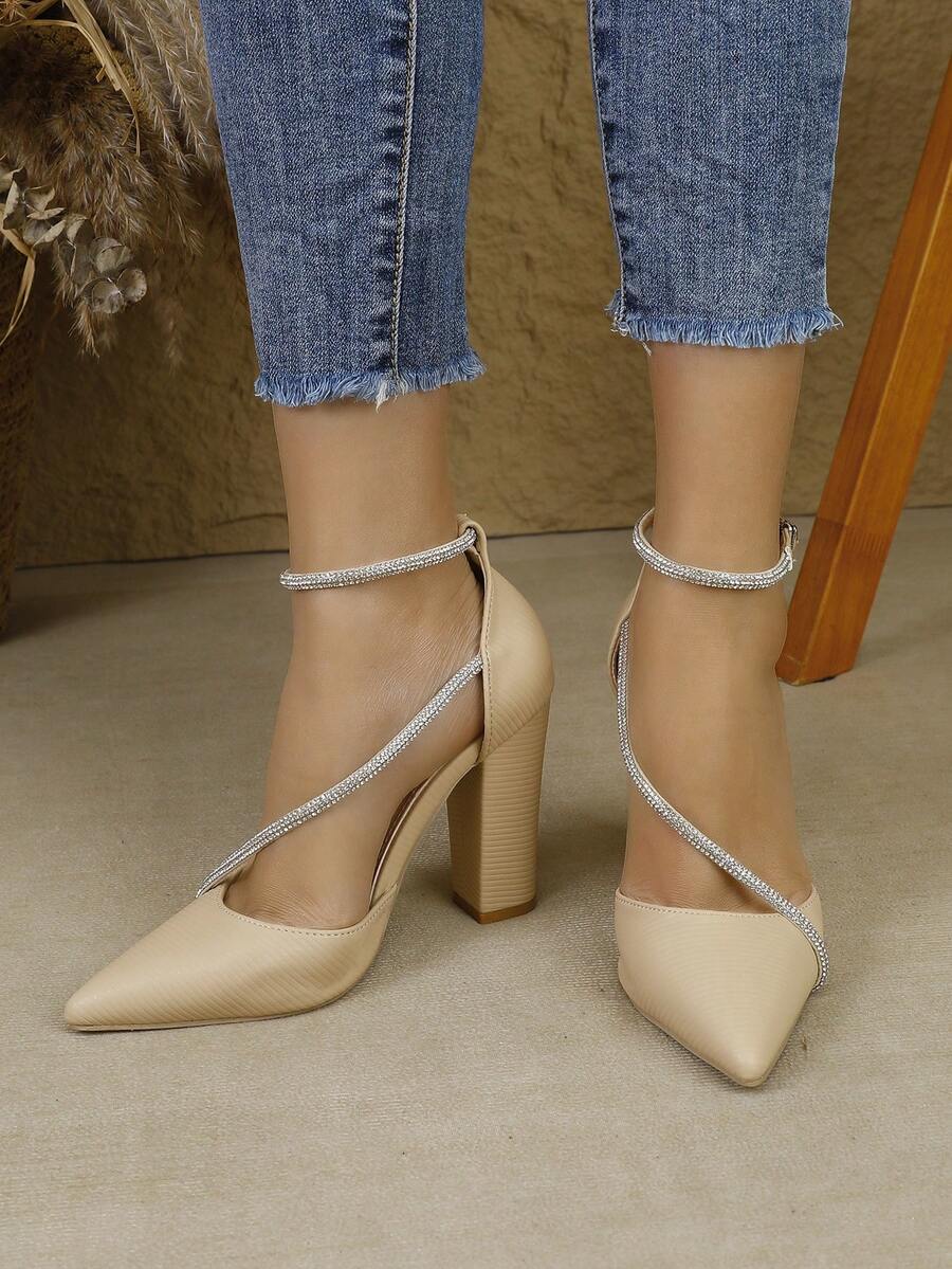 Ženske cipele sa špicastim vrhom i stiletto potpeticom, elegantne