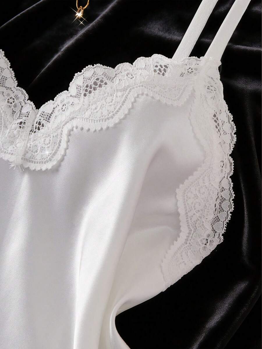 Ženski elegantni set za spavanje  od jednobojnog satena i čipke