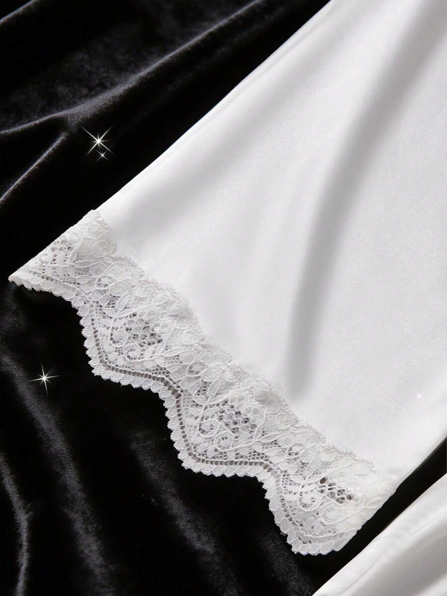 Ženski elegantni set za spavanje  od jednobojnog satena i čipke