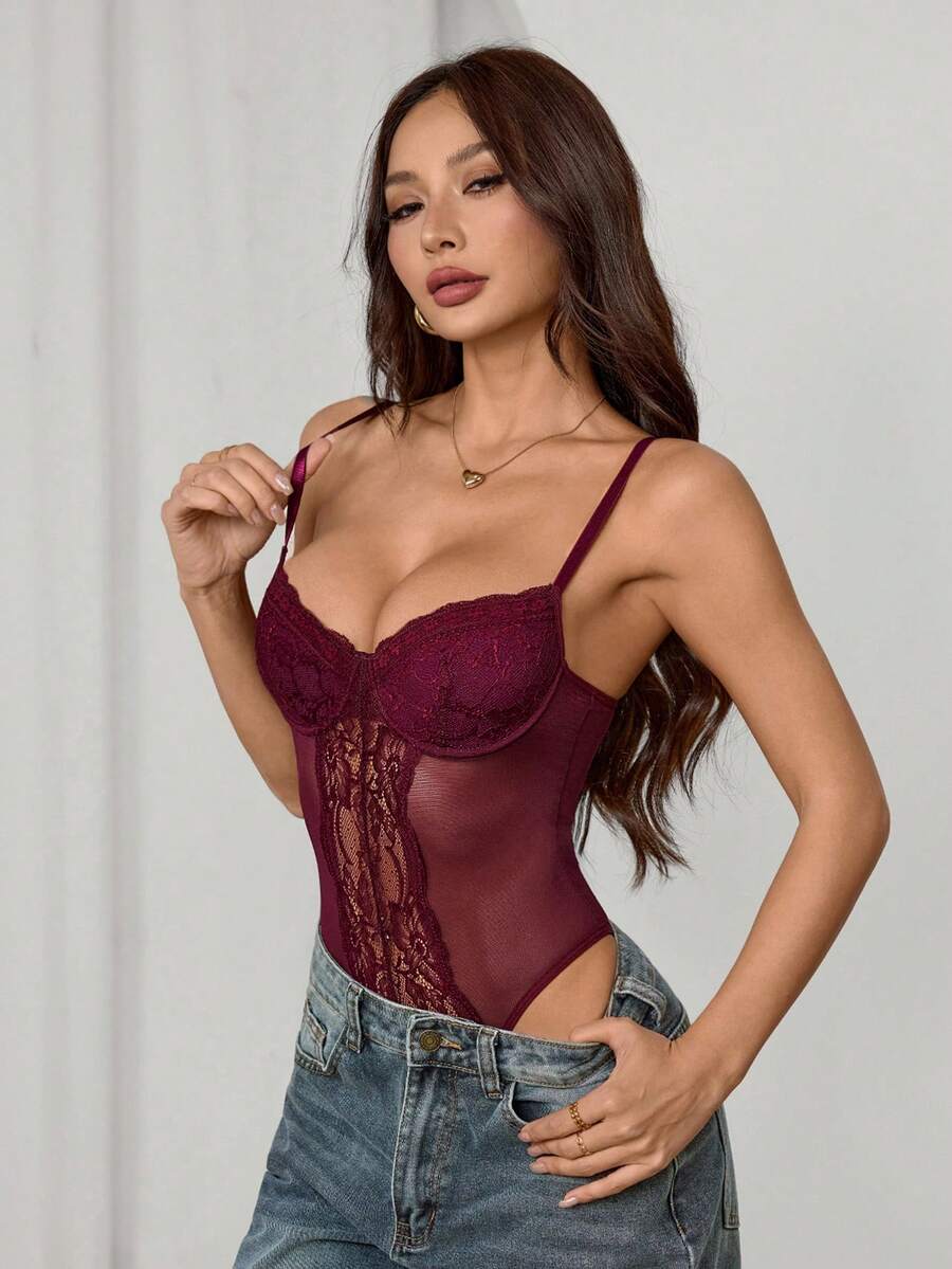 Seksi i elegantan ženski čipkani bodi na bretele
