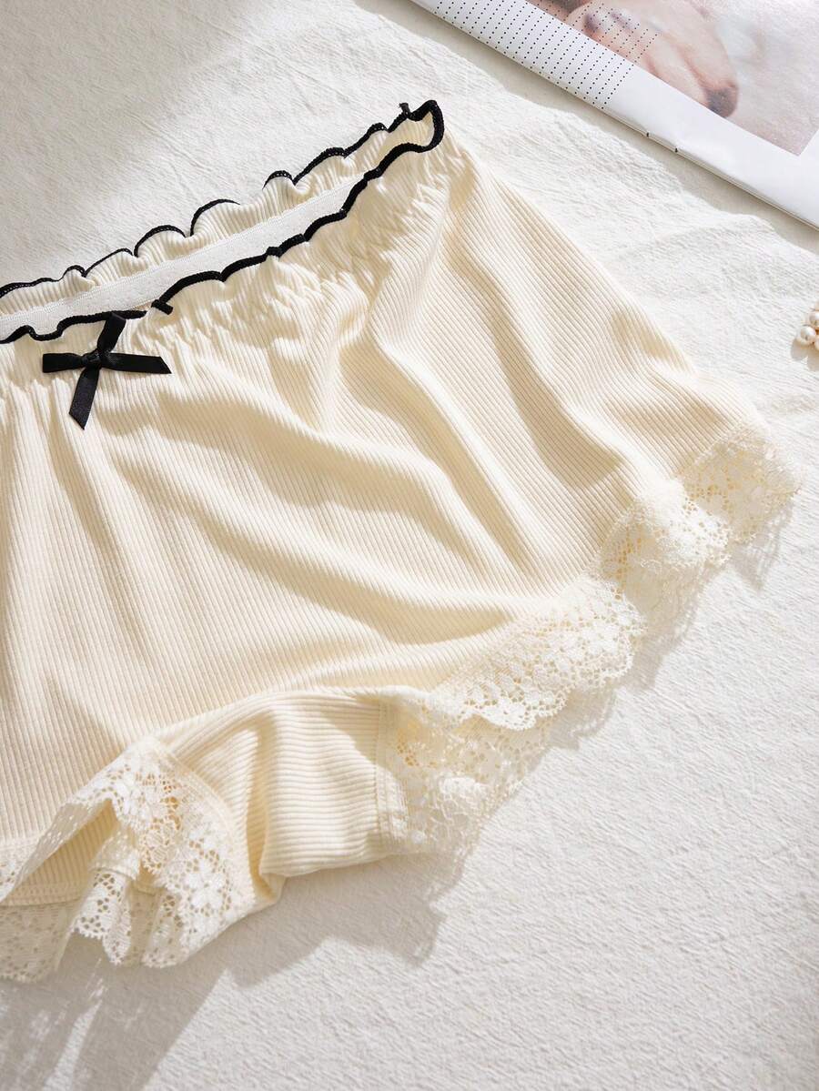 Set od 3 komada ležernih gaćica sa čipkastim detaljima i rebrastim tkanjem