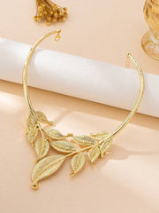Elegantna choker ogrlica sa preuveličanim listom