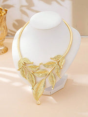 Elegantna choker ogrlica sa preuveličanim listom