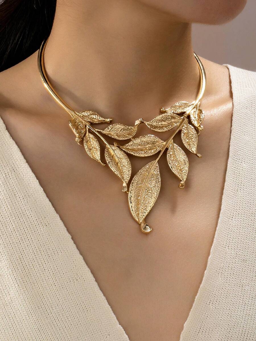 Elegantna choker ogrlica sa preuveličanim listom
