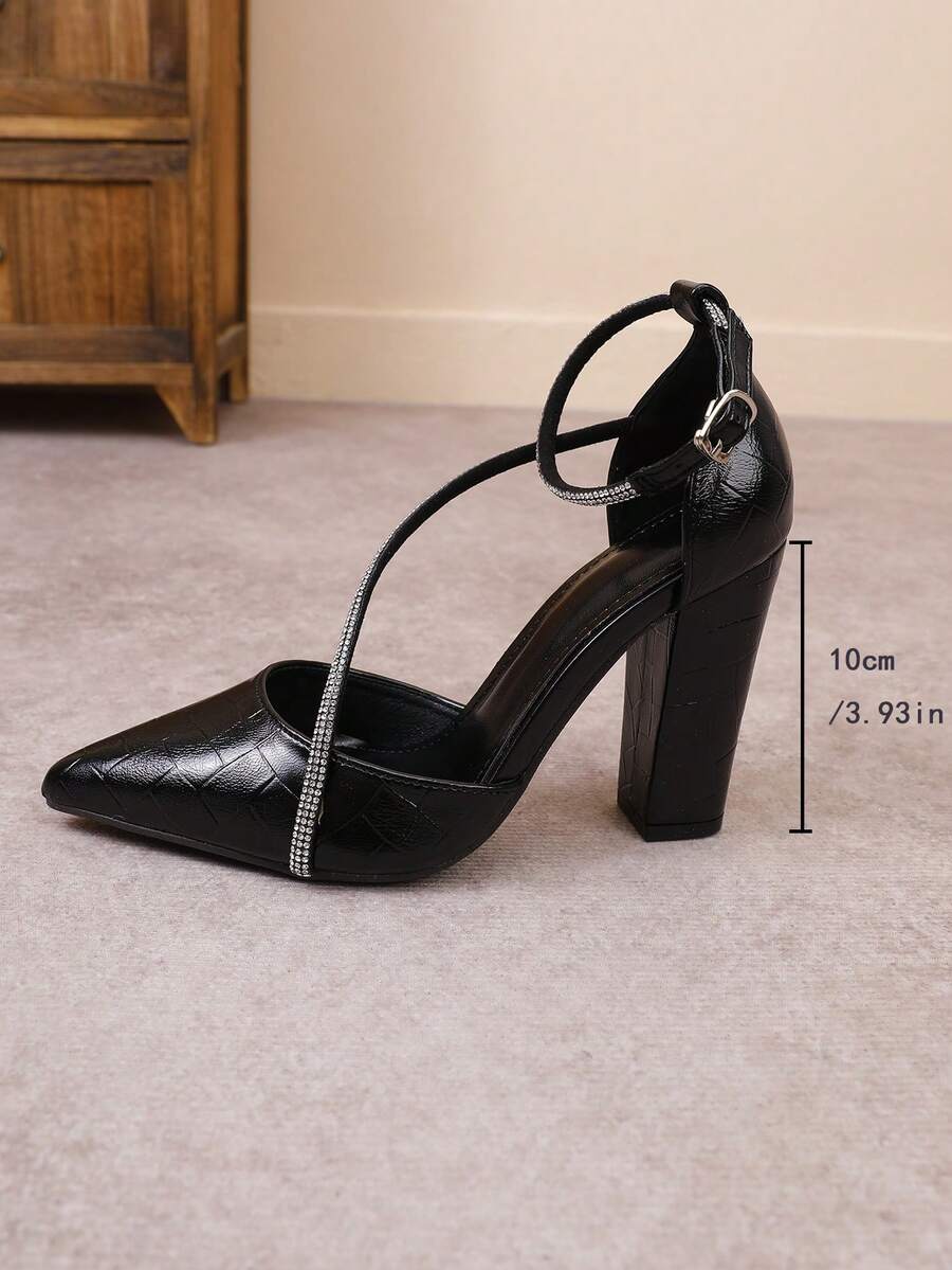 Ženske cipele sa špicastim vrhom i stiletto potpeticom, elegantne