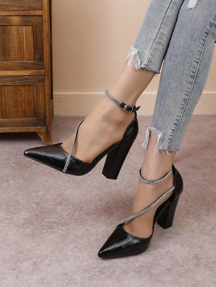 Ženske cipele sa špicastim vrhom i stiletto potpeticom, elegantne