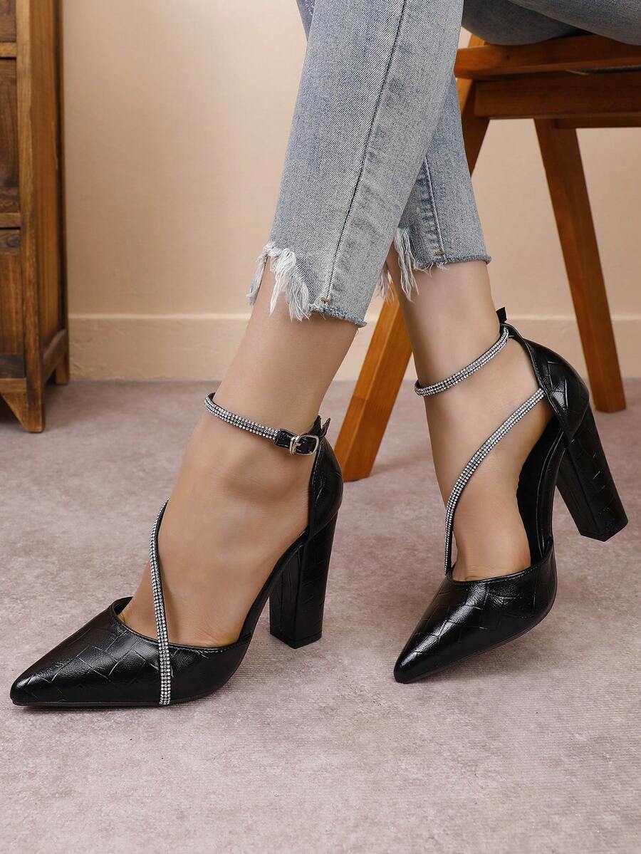 Ženske cipele sa špicastim vrhom i stiletto potpeticom, elegantne