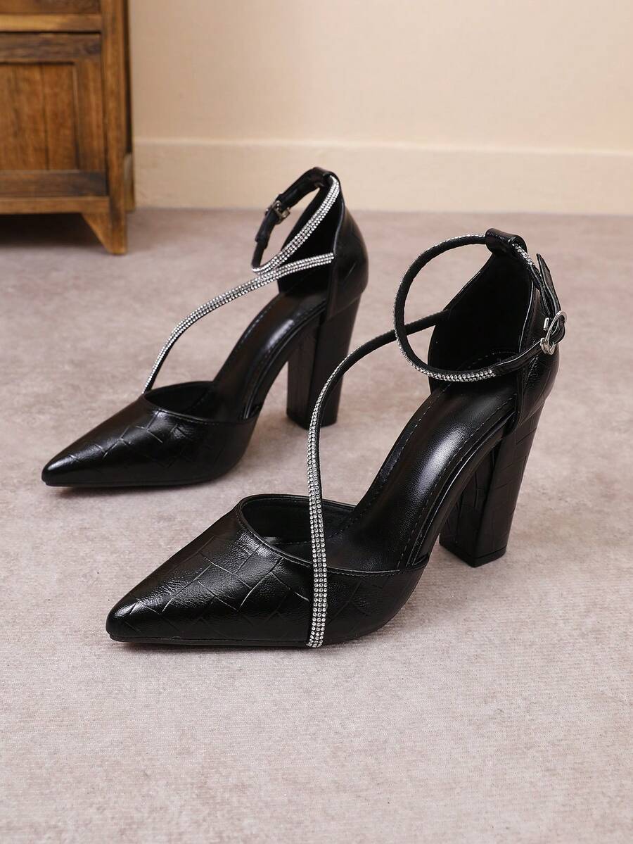 Ženske cipele sa špicastim vrhom i stiletto potpeticom, elegantne