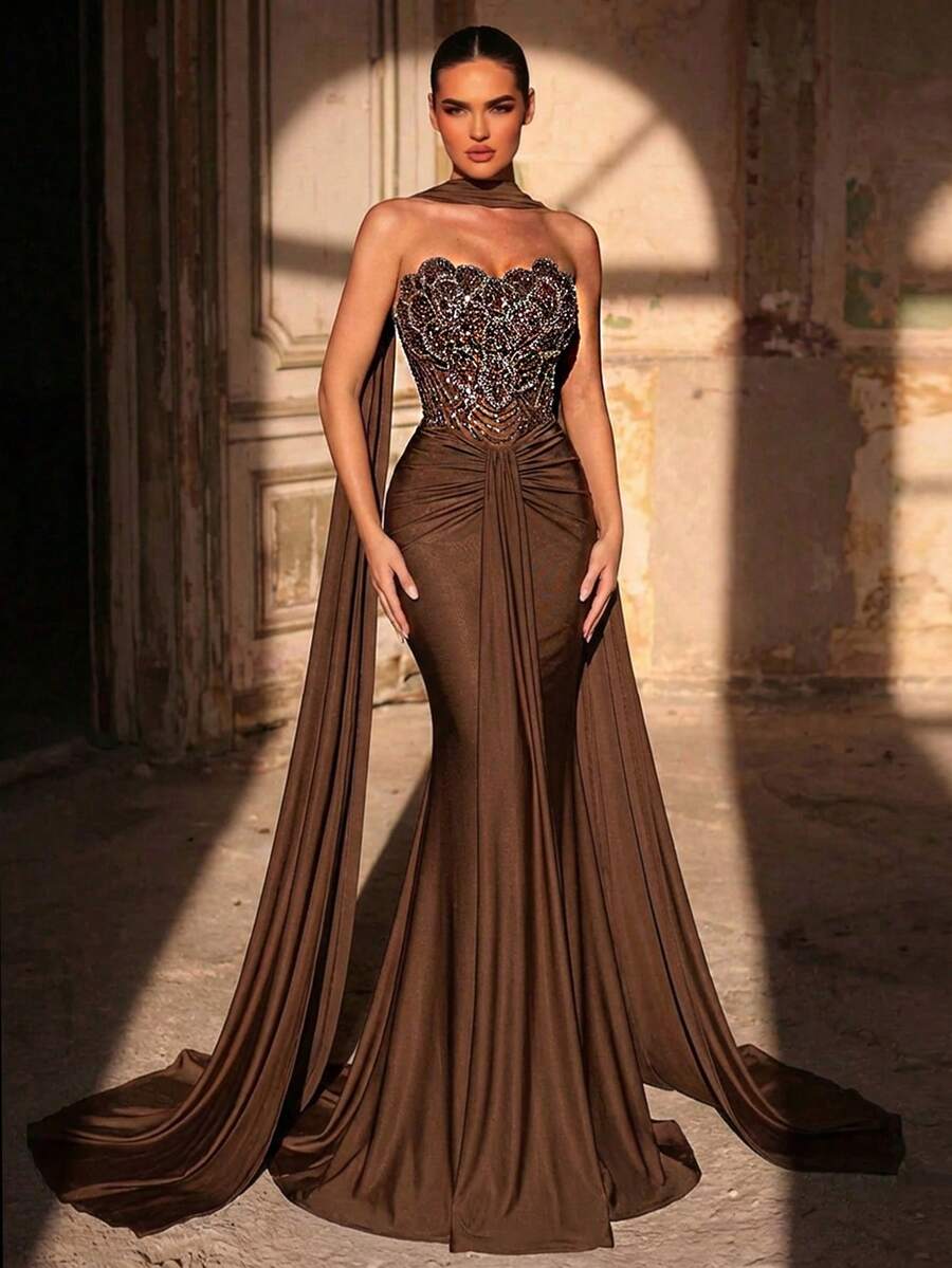 Elegantna luksuzna haljina od elastičnog materijala sa perlicama