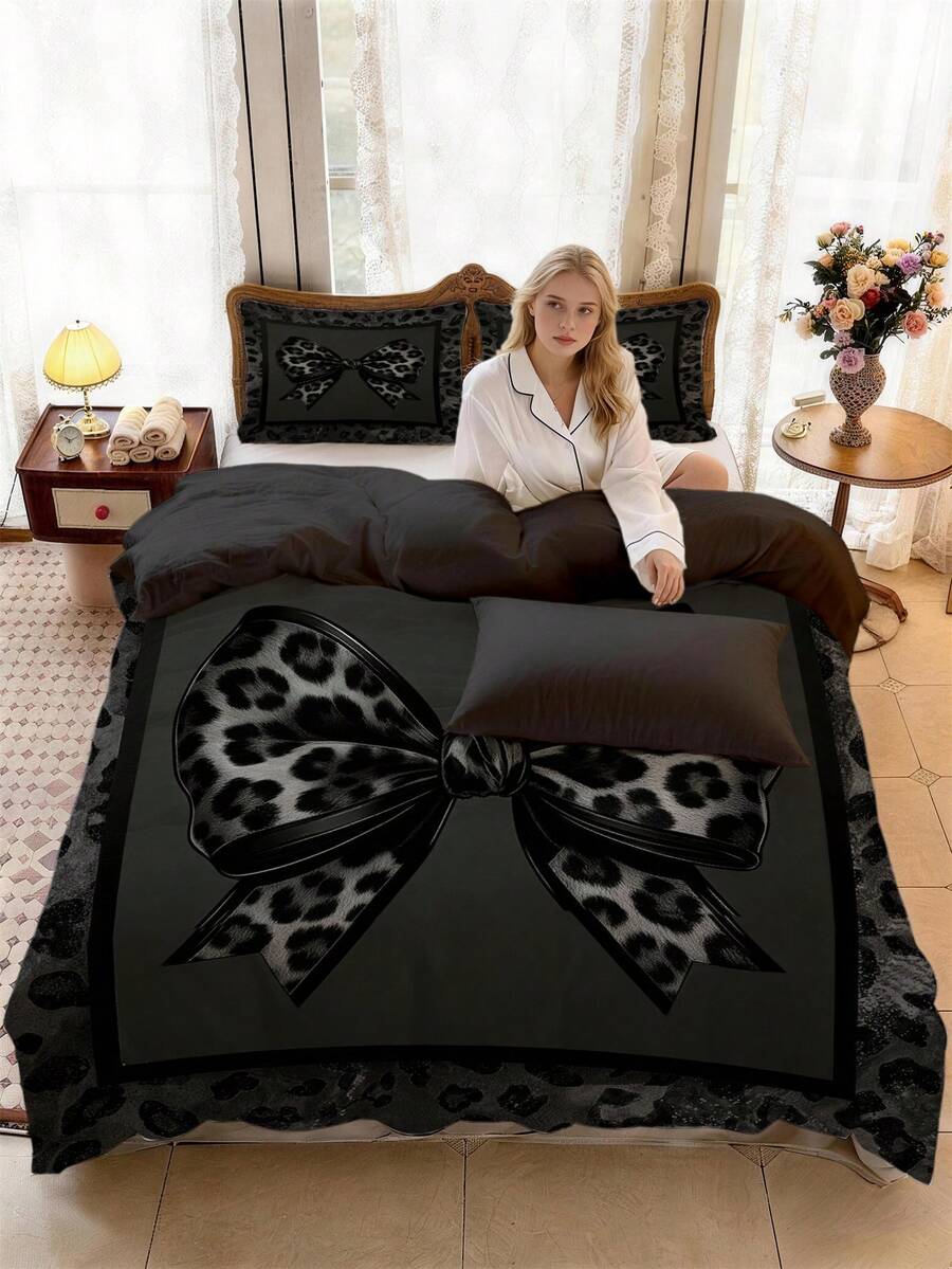 Set posteljine sa leopard printom i mašnom, 3 komada (1 navlaka za jorgan + 2 jastučnice, jorgan nije uključen)