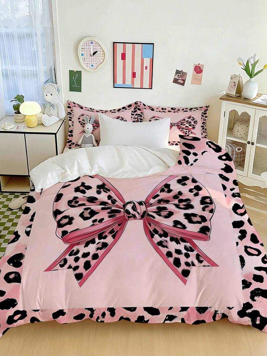 Set posteljine sa leopard printom i mašnom, 3 komada (1 navlaka za jorgan + 2 jastučnice, jorgan nije uključen)