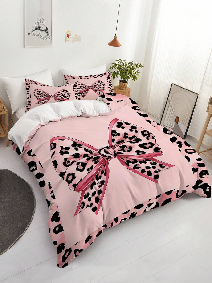 Set posteljine sa leopard printom i mašnom, 3 komada (1 navlaka za jorgan + 2 jastučnice, jorgan nije uključen)
