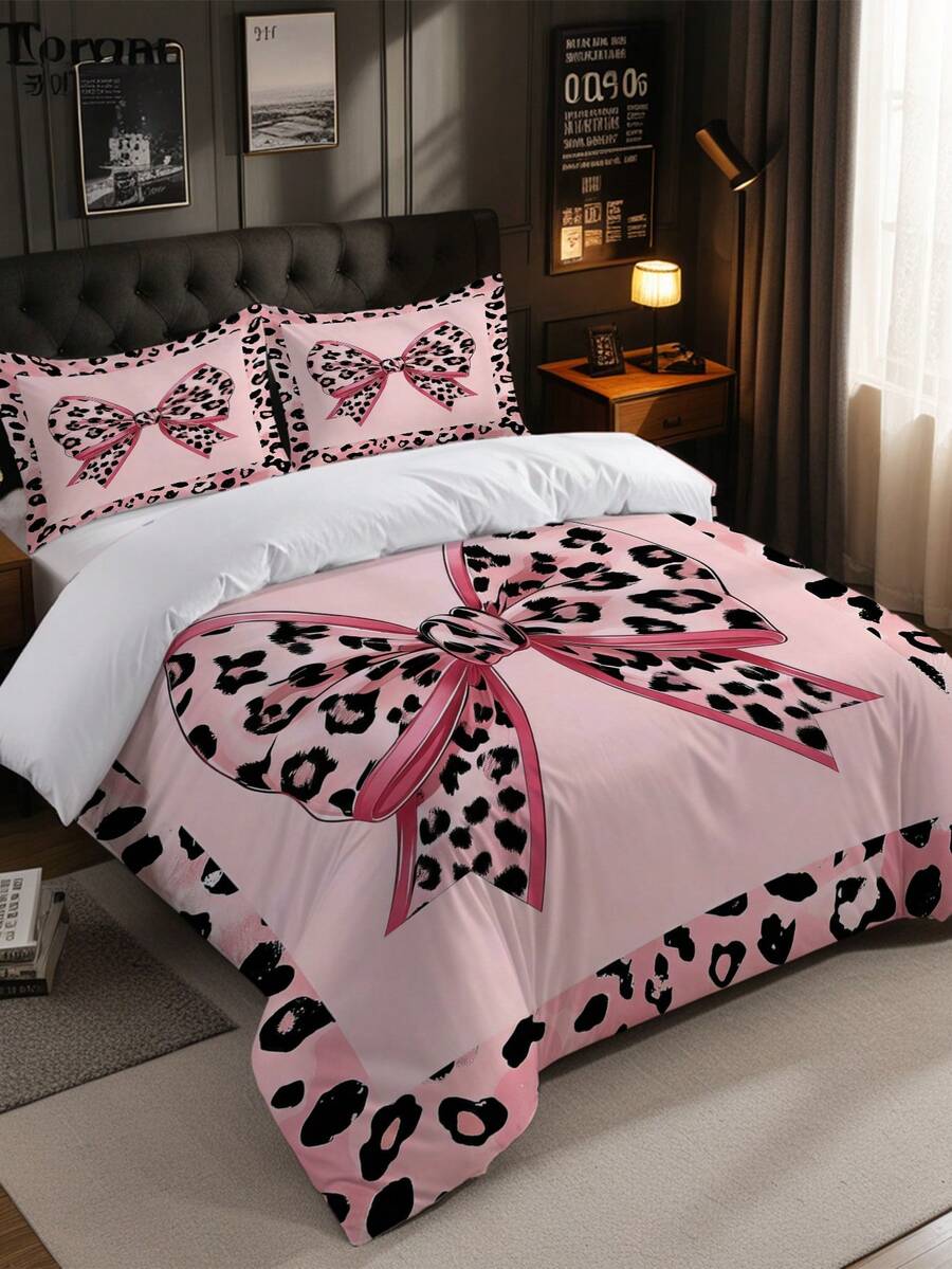 Set posteljine sa leopard printom i mašnom, 3 komada (1 navlaka za jorgan + 2 jastučnice, jorgan nije uključen)