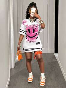 Slaydiva Women's White And Pink Summer Mini Dress,Atletic City Break Music Festival Sports Street V-Neck Smile Slogan Striped Print Loose Knitted Graphic Tee