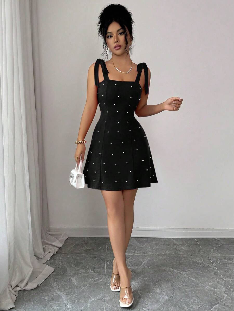 Ženska Elegantna Mini Haljina sa Perlama i Mašnom u Jednobojnoj Boji