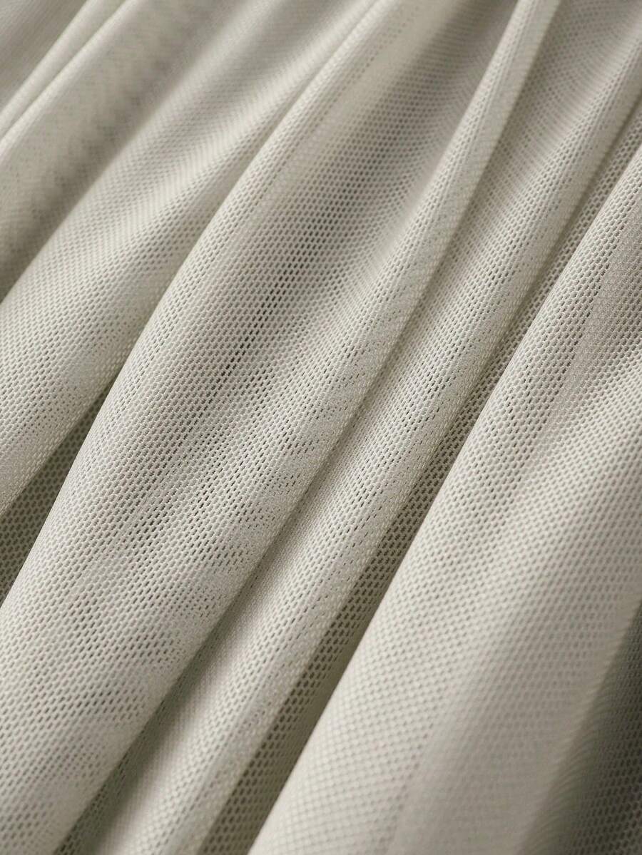 Meka suknja od tila u A-kroju, duga, sa vintage printom ruža i leptira