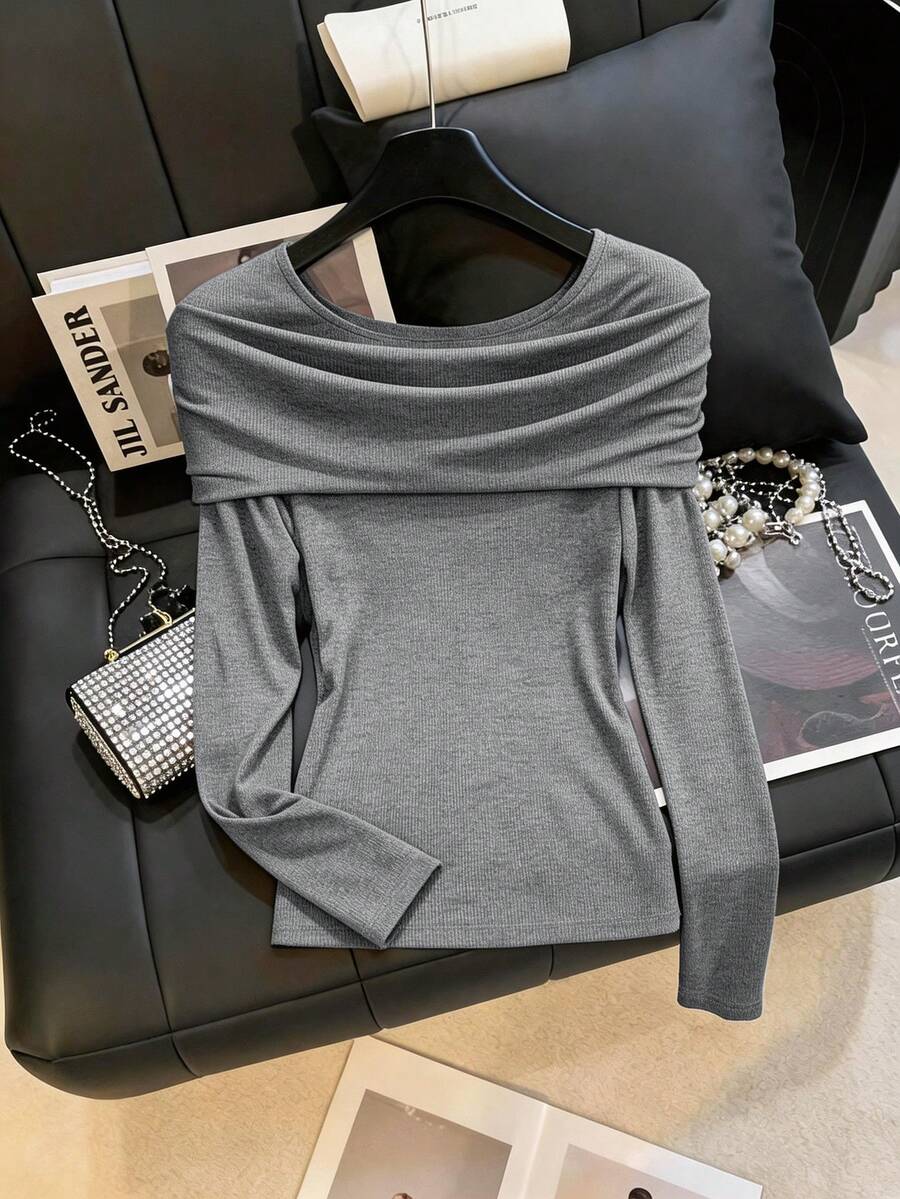 Clasi Majica plus size od crnog pletenog materijala, regular kroja, dugih rukava, sa perla detaljima