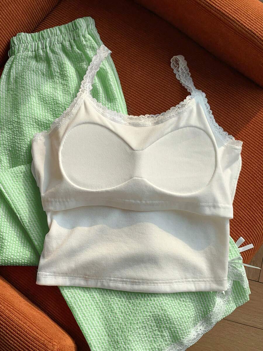 Ženski komplet  Majica sa Čipkastim Rubom i Prugaste Pantalone